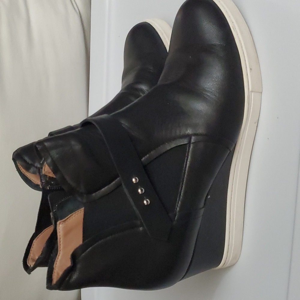 Shoes - Picture 2 of 5